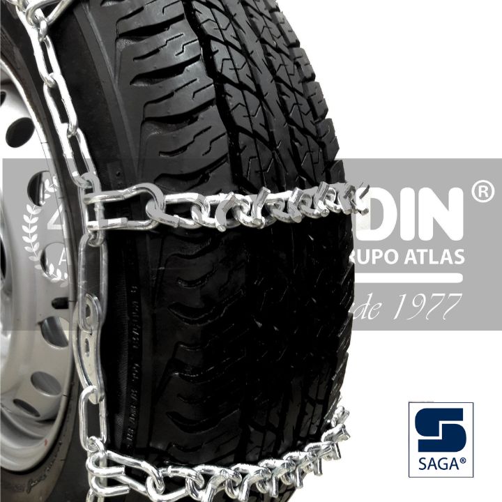 Cadenas para nieve con rompehielos autos y camionetas mineras.